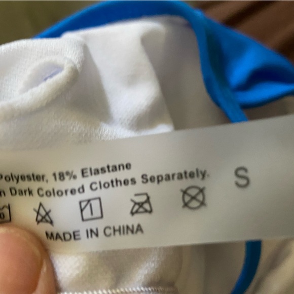 Brand New No Brand Swim Top - Picture 5 of 5